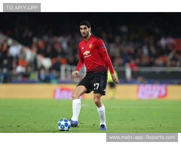 中超费莱尼头球争抢训练保持优势